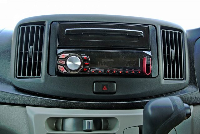 車のオーディオは自分で取り付けできる 費用 工賃 を紹介 ドライブアクセサリー カーナビやドライブレコーダーの専門サイト